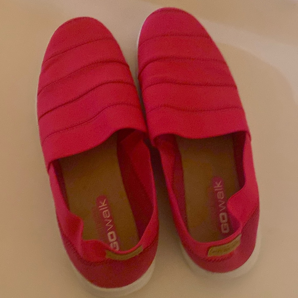 Sketchers go walk
